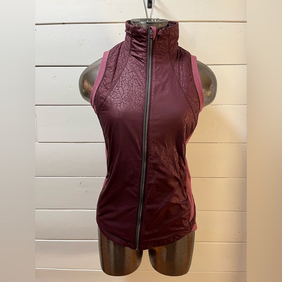❣️LULULEMON - Burgundy Rebel Runner Vest - Size 6 - Picture 3 of 10
